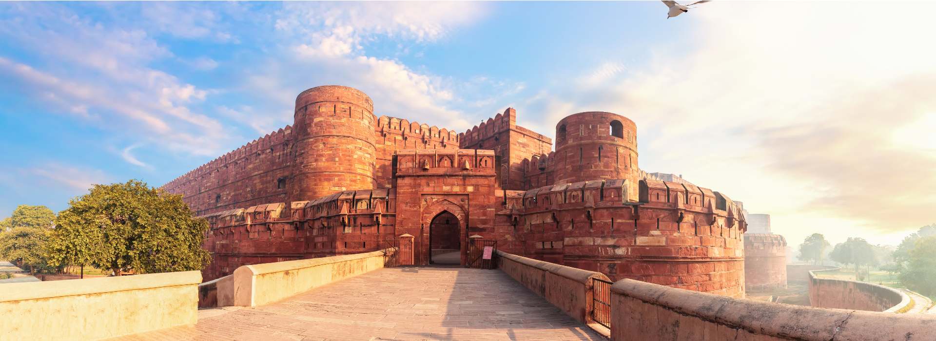 Taj Mahal Tour via Gatimaan Express – Fast & Scenic Journey from Delhi with India Trip Advice